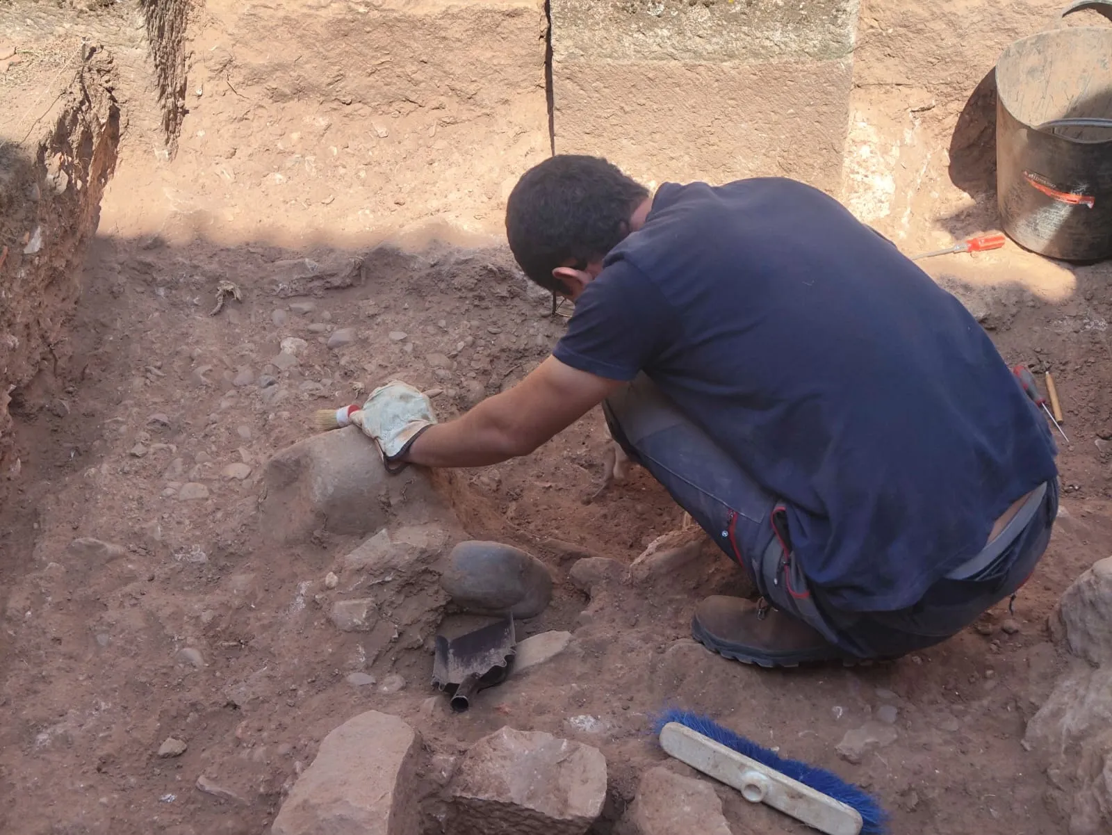 Foto 10 - Las excavaciones en los Arcos de San Juan de Duero dejan al descubierto varios enterramientos y un sorprendente pozo