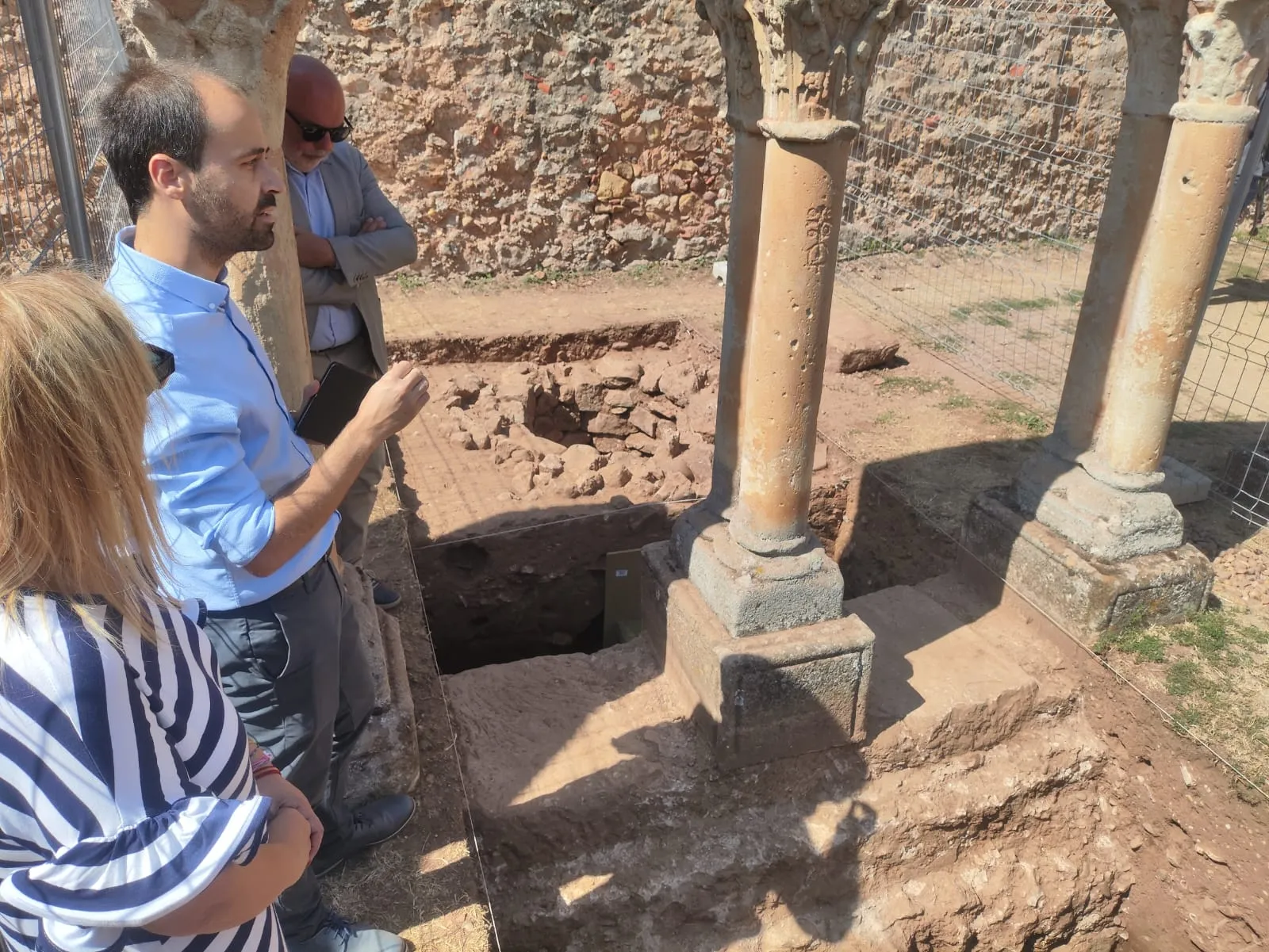 Foto 9 - Las excavaciones en los Arcos de San Juan de Duero dejan al descubierto varios enterramientos y un sorprendente pozo