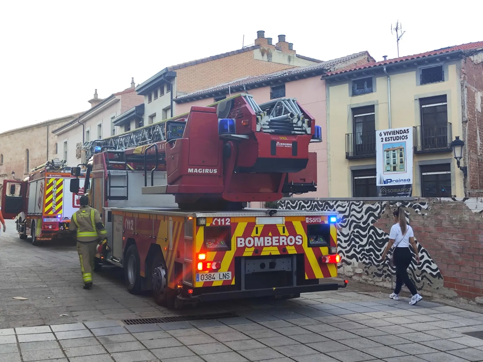 Foto 2 - Los bomberos intervienen en un incendio en el centro de Soria