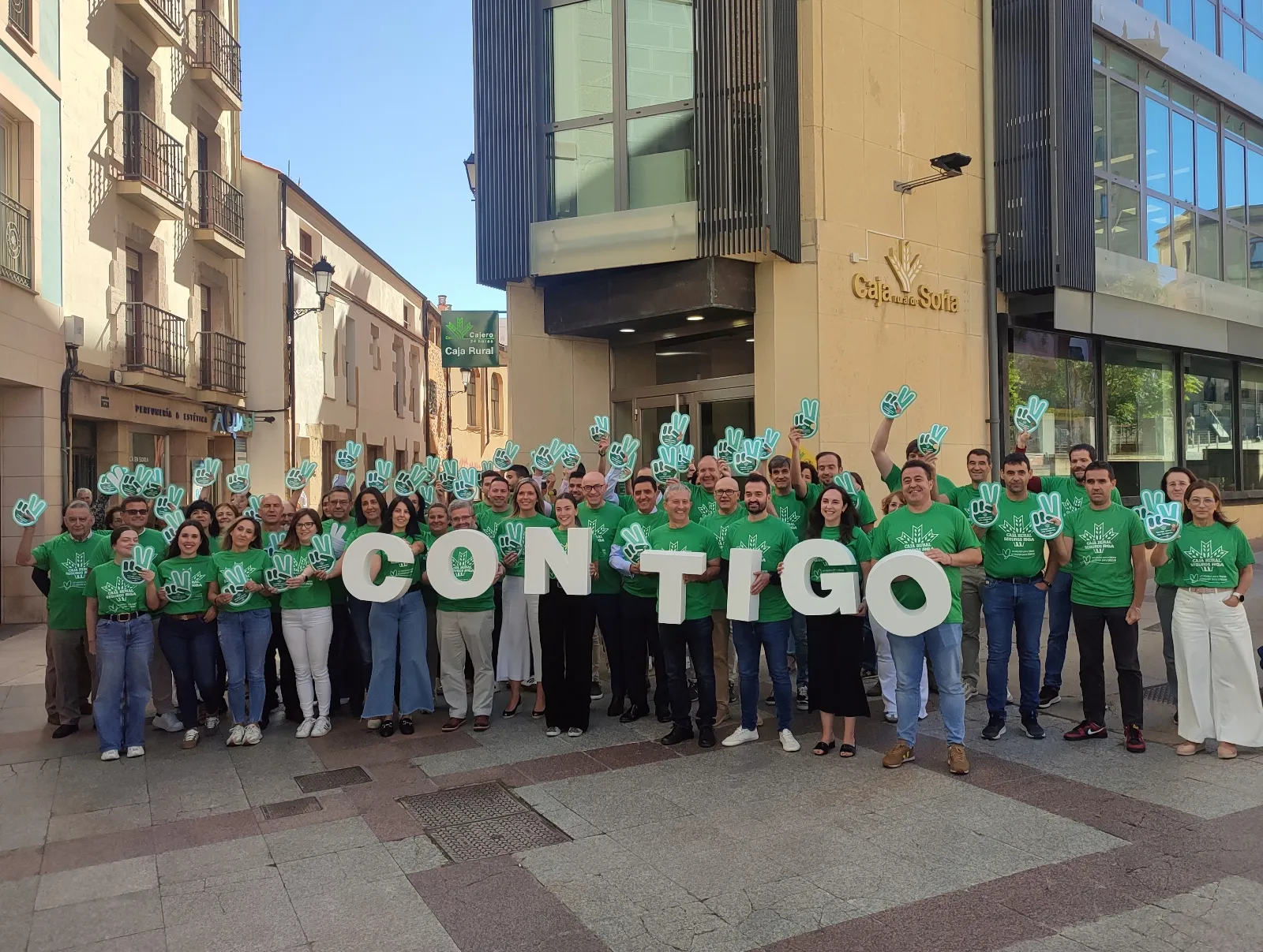 Foto 2 - Caja Rural de Soria celebra su &lsquo;d&iacute;a de la camiseta&rsquo; con su solidaridad volcada en Valencia