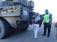 Foto 3 - CR&Oacute;NICA Y FOTOS | El 'Centauro', el carro de combate que fascina a los escolares burgenses