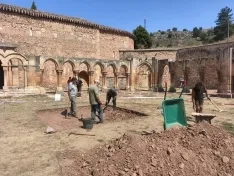 Foto 12 - Las excavaciones en los Arcos de San Juan de Duero dejan al descubierto varios enterramientos y un sorprendente pozo