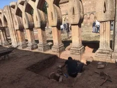 Foto 7 - Las excavaciones en los Arcos de San Juan de Duero dejan al descubierto varios enterramientos y un sorprendente pozo
