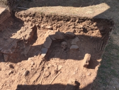 Foto 6 - Las excavaciones en los Arcos de San Juan de Duero dejan al descubierto varios enterramientos y un sorprendente pozo