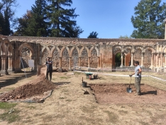 Foto 5 - Las excavaciones en los Arcos de San Juan de Duero dejan al descubierto varios enterramientos y un sorprendente pozo