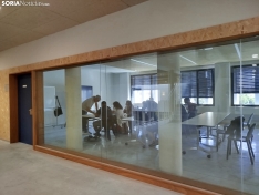 Rocío Lucas visita la ampliación del CIFP Pico Frentes. 