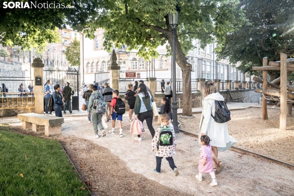 GALERÍA | Sonrisas y lágrimas en la vuelta al cole en Soria