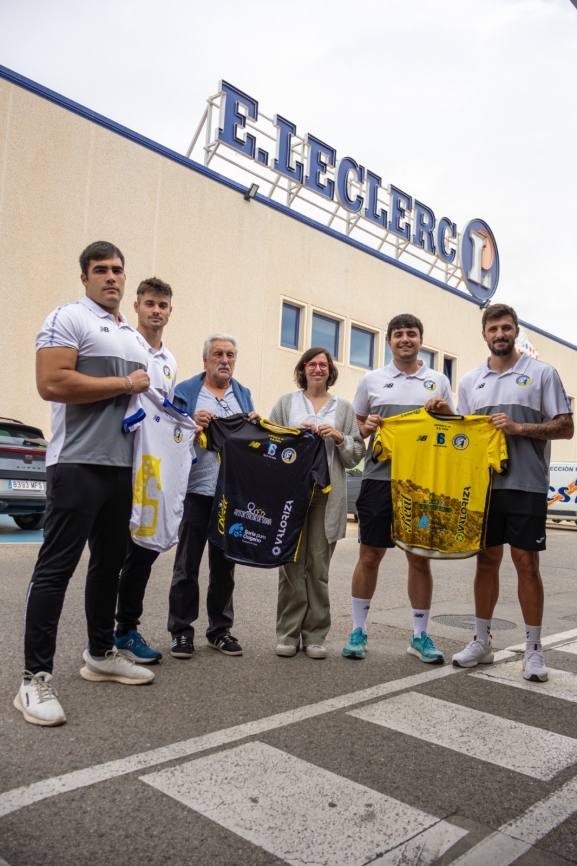 Presentación de la nueva equipación del Balonmano Soria.