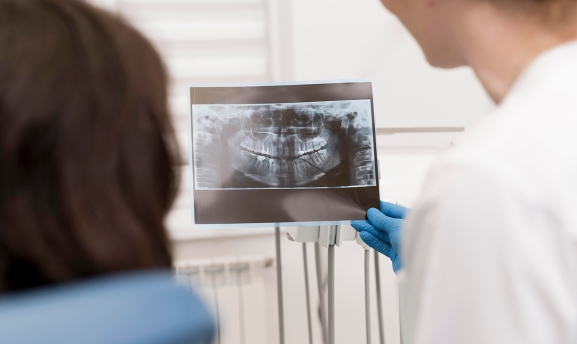 Camilo Sáinz da las pautas que hay que seguir tras una extracción dental