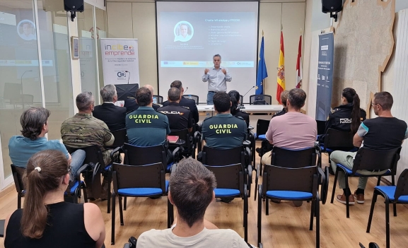 INCIBE forma en Soria a la policía sobre seguridad en WhatsApp