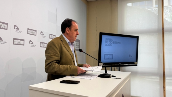 Serrano pide a AESA y al Gobierno que cumplan la ley y resuelvan la transferencia de las competencias aeronáuticas en una comisión 