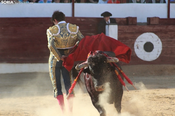Fotos: La corrida de toros de Almazán acaba con la puerta grande de Víctor Hernández y Jarocho