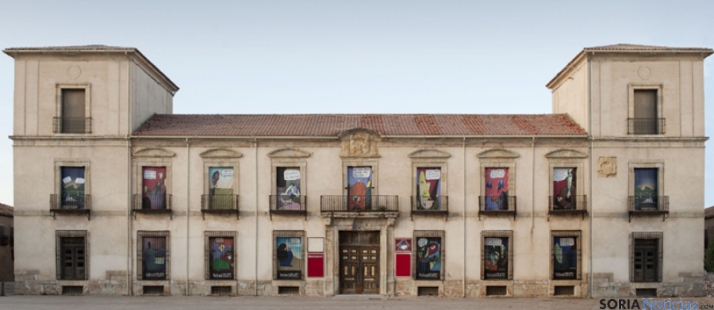 La poetisa Leonor Darcourt presenta su exposición EROS en mis Palabras en Medinaceli