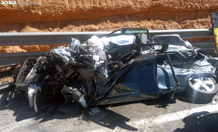 Una imagen del turismo que ha sufrido el accidente. /SN