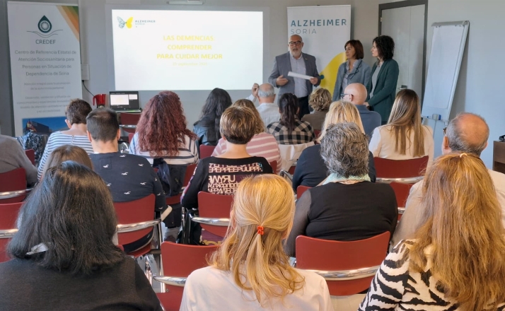 Las 5 A del Alzheimer: las claves que expone la nueva Escuela de Familias del Credef para cuidadores