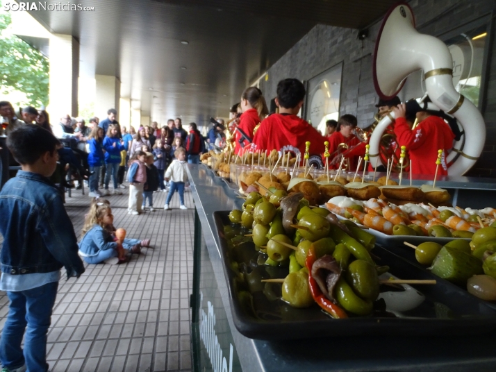Una imagen del tiempo de vermú en Los Royales este domingo. /PC