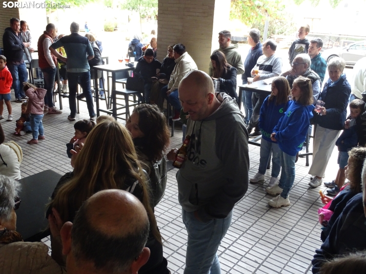 Una imagen del tiempo de vermú en Los Royales este domingo. /PC