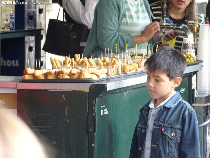 Una imagen del tiempo de vermú en Los Royales este domingo. /PC