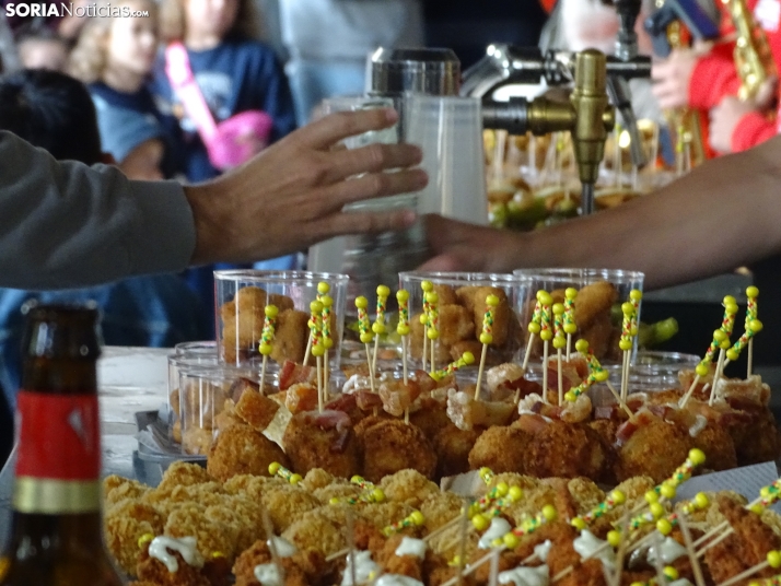 Una imagen del tiempo de vermú en Los Royales este domingo. /PC