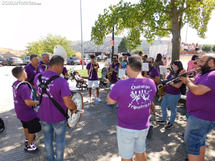 Fotos: Los Pajaritos contin&uacute;an con sus fiestas con los gigantes y los cabezudos