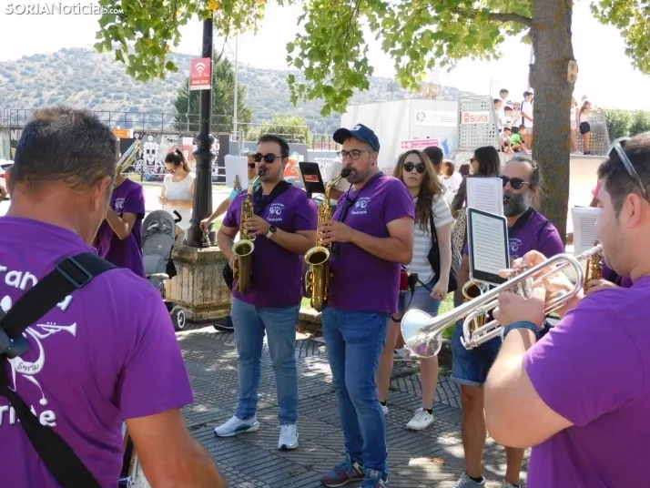 Fotos: Los Pajaritos contin&uacute;an con sus fiestas con los gigantes y los cabezudos