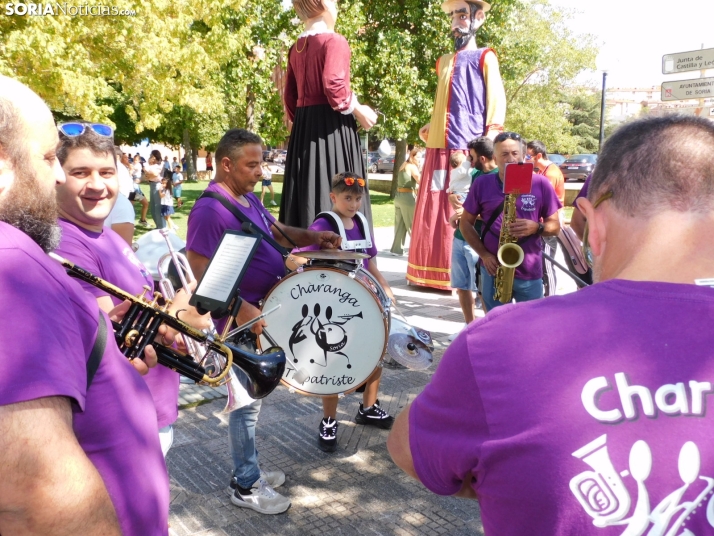 Fotos: Los Pajaritos contin&uacute;an con sus fiestas con los gigantes y los cabezudos