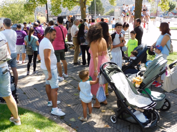 Fotos: Los Pajaritos contin&uacute;an con sus fiestas con los gigantes y los cabezudos