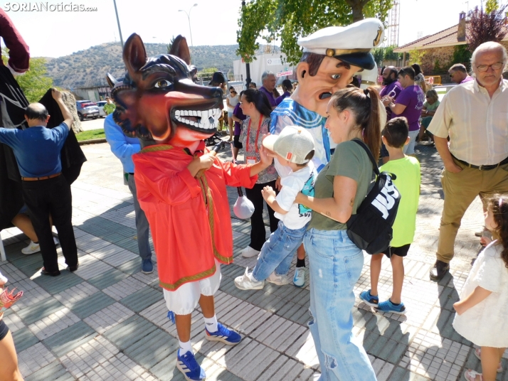 Fotos: Los Pajaritos contin&uacute;an con sus fiestas con los gigantes y los cabezudos