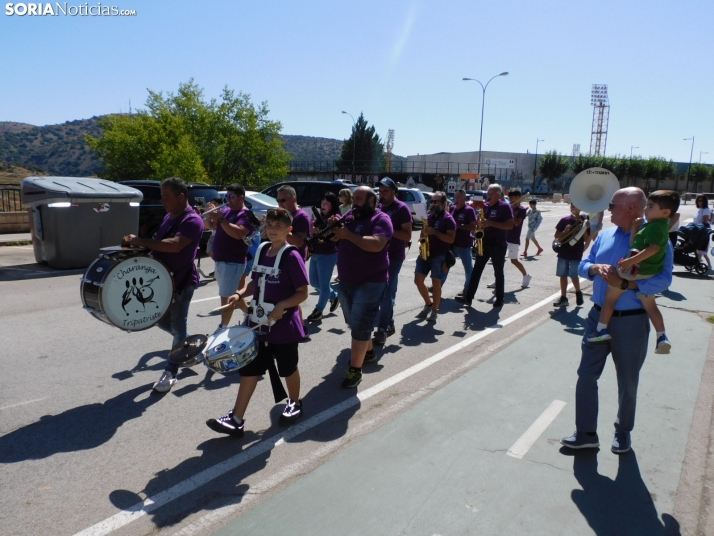 Fotos: Los Pajaritos contin&uacute;an con sus fiestas con los gigantes y los cabezudos