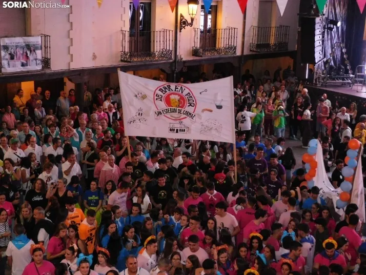 Fotos: Pistoletazo de salida a las fiestas de San Esteban con una plaza hasta la bandera
