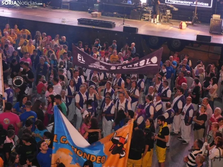 Fotos: Pistoletazo de salida a las fiestas de San Esteban con una plaza hasta la bandera