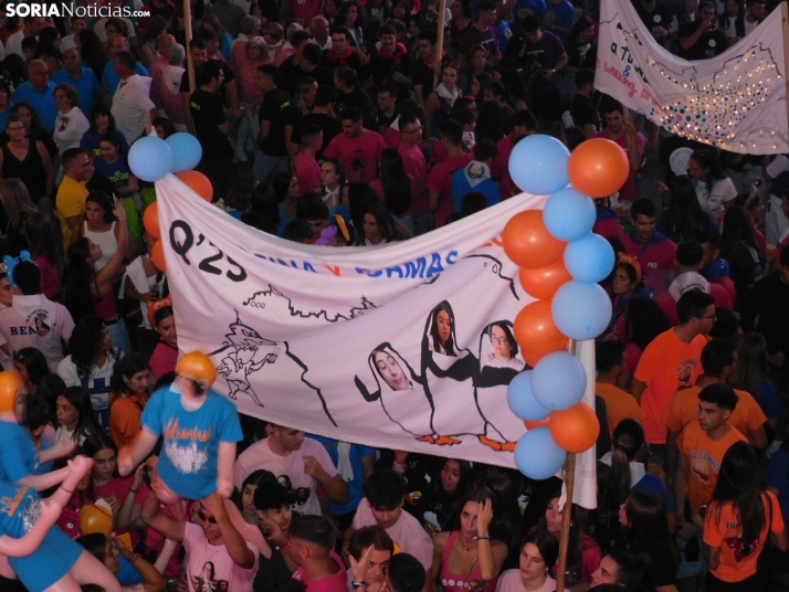 Fotos: Pistoletazo de salida a las fiestas de San Esteban con una plaza hasta la bandera