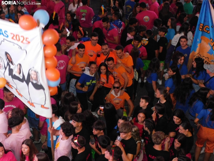 Fotos: Pistoletazo de salida a las fiestas de San Esteban con una plaza hasta la bandera
