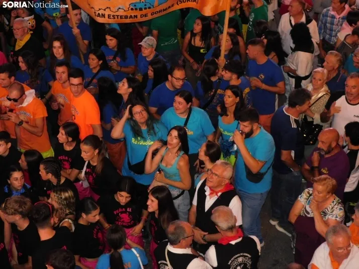 Fotos: Pistoletazo de salida a las fiestas de San Esteban con una plaza hasta la bandera