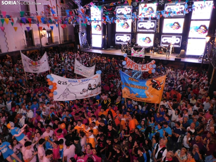 Fotos: Pistoletazo de salida a las fiestas de San Esteban con una plaza hasta la bandera