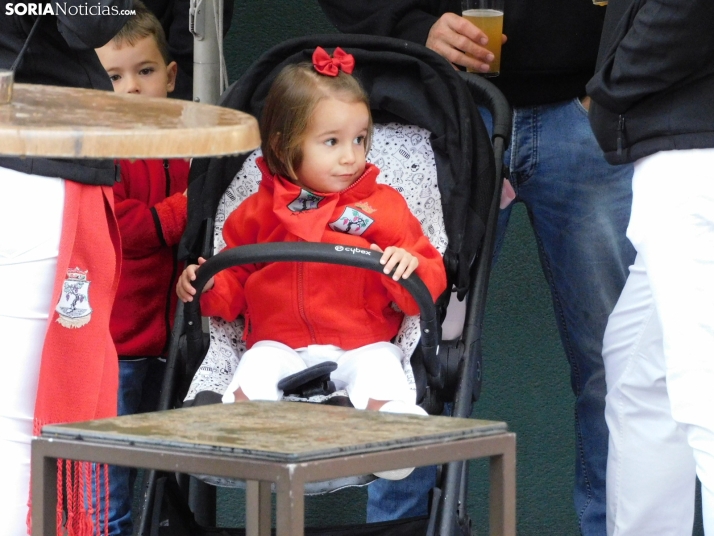 GALER&Iacute;A | Ni la lluvia consigue detener el desfile de los diablillos de San Miguel 2025 de &Aacute;gred