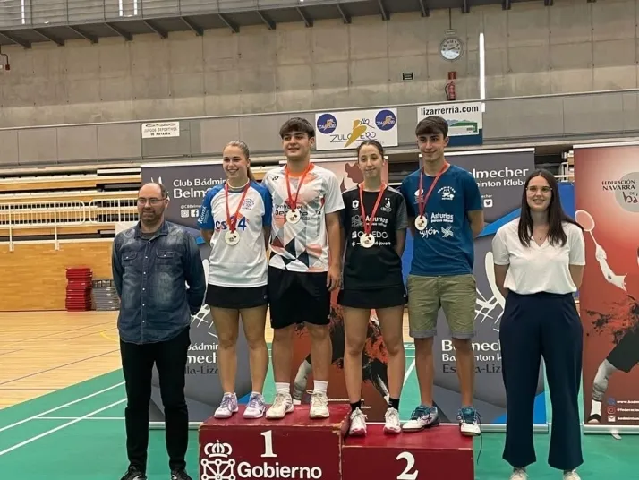 Foto 2 - Doblete de oro para Daniela Corch&oacute;n en un brillante inicio de curso para el B&aacute;dminton Soria en Navarra