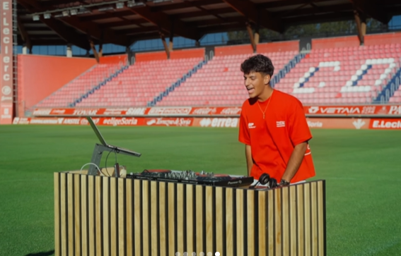 Vídeos: Los Pajaritos se convierte en un estudio de grabación de reggaetón por un día