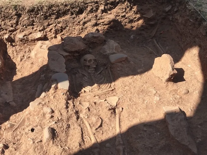 Foto 2 - Las excavaciones en los Arcos de San Juan de Duero dejan al descubierto varios enterramientos y un sorprendente pozo