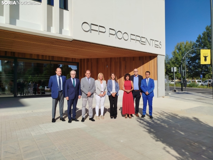 Rocío Lucas visita la ampliación del CIFP Pico Frentes. 