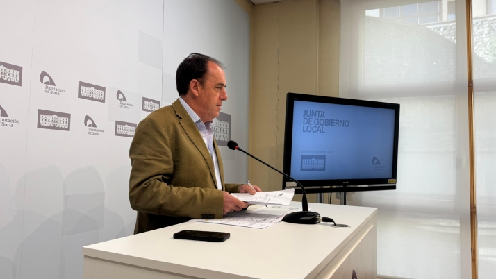 Serrano pide a AESA y al Gobierno que cumplan la ley y resuelvan la transferencia de las competencias aeronáuticas en una comisión 