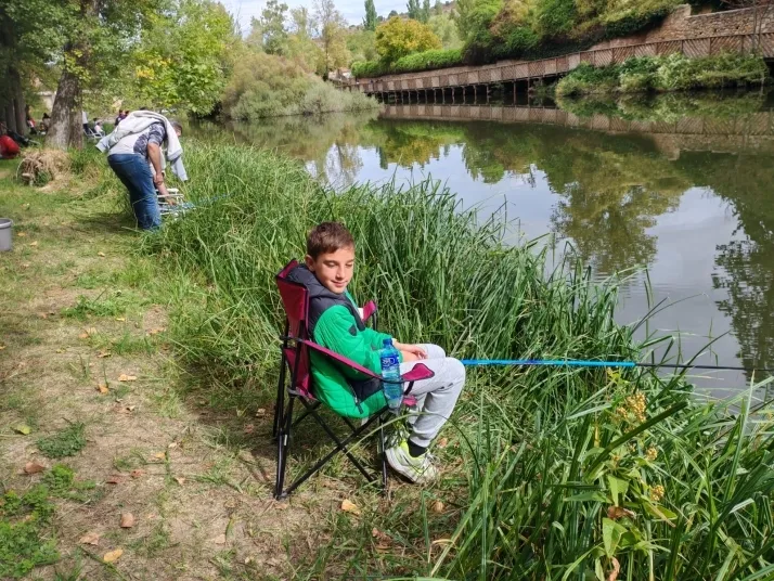 Fotos: Las j&oacute;venes promesas del mundo de la pesca se dan cita en el r&iacute;o Duero