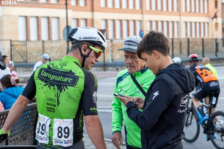 Ciclismo senior San Leonardo 2025./ Viksar Fotografía