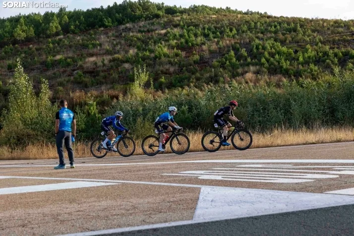 Ciclismo senior San Leonardo 2025./ Viksar Fotografía