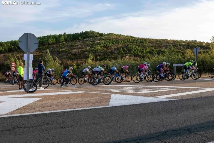 Ciclismo senior San Leonardo 2025./ Viksar Fotografía
