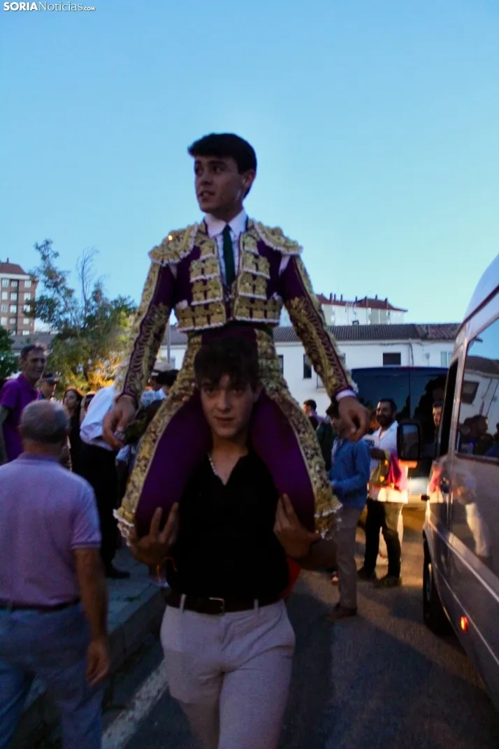 Fotos: La corrida de toros de Almaz&aacute;n acaba con la puerta grande de V&iacute;ctor Hern&aacute;ndez y Ja