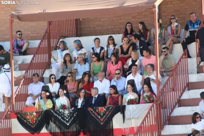 Fotos: La corrida de toros de Almaz&aacute;n acaba con la puerta grande de V&iacute;ctor Hern&aacute;ndez y Ja