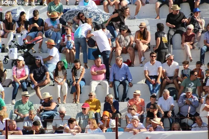 Fotos: La corrida de toros de Almaz&aacute;n acaba con la puerta grande de V&iacute;ctor Hern&aacute;ndez y Ja