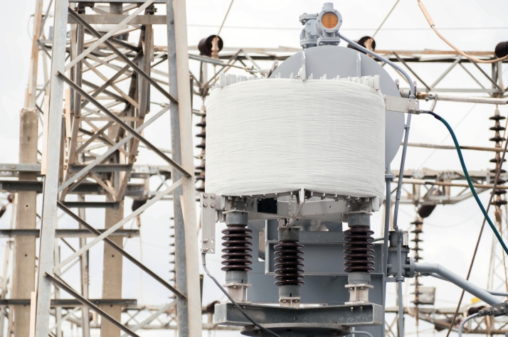 El Burgo de Osma se despide de un transformador con PCBs para ganar potencia en la red