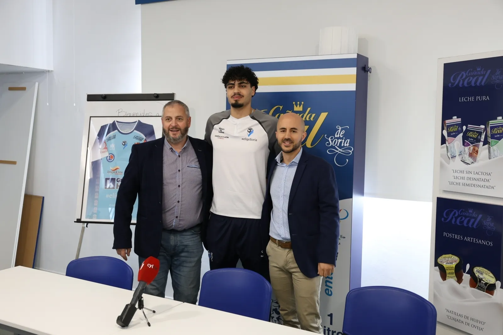Foto 2 - Grupo Herce presenta, en las dependencias de Ca&ntilde;ada Real, a su nuevo fichaje: Azzdin Mimoun